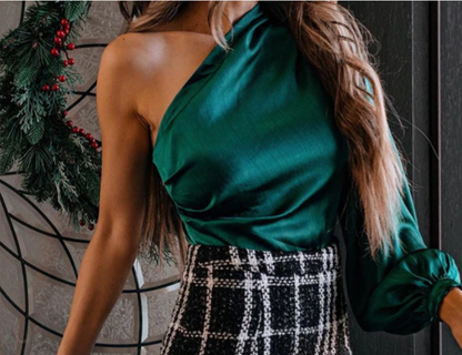 Asymmetrical shoulder long sleeve T-shirt